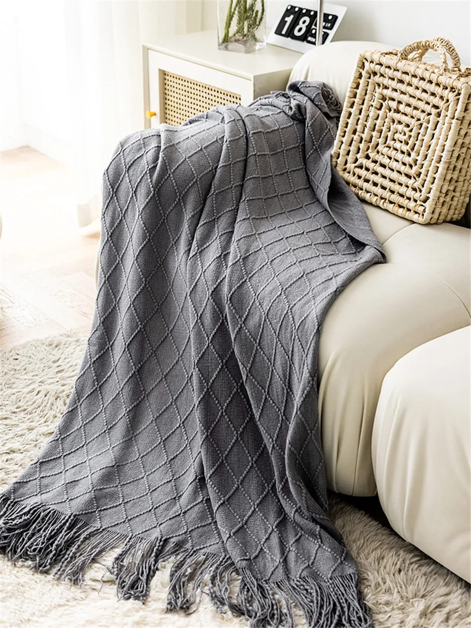 Plaid Gris Élégant : Douceur et Raffinement pour un Intérieur Chaleureux