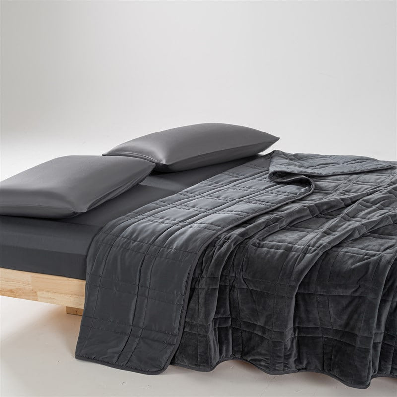Couverture Lestée de Luxe Charbon en Velours – L’Élégance au Service de Votre Sommeil