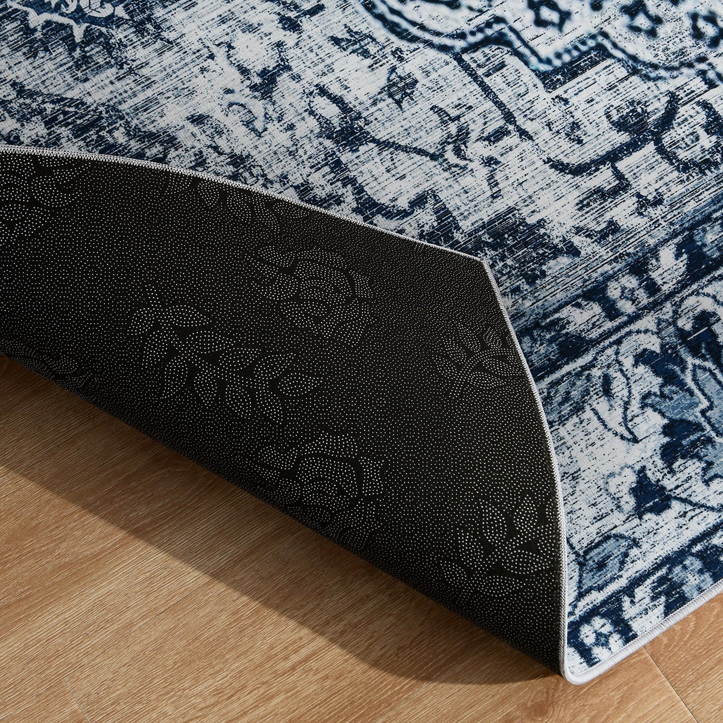 Mélange de Cultures : Tapis Persan Lavable pour un Intérieur Unique